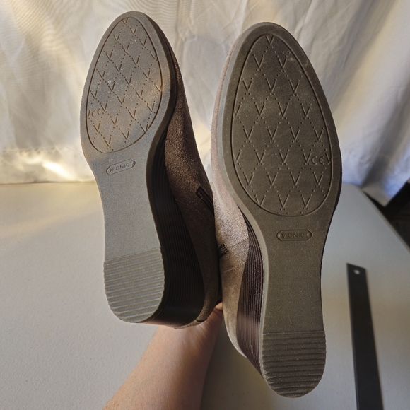 Vionic Paloma wedge ankle booties size 11M  grayish brown - Picture 9 of 9